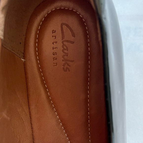 Clark’s Artisan Black Patent Leather Comfort Pump/Heels women’s size 9.5 M. GUC - Picture 4 of 9